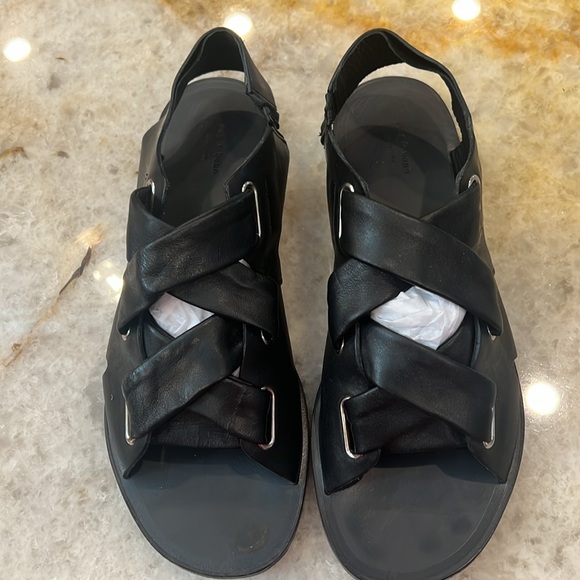 Flat sandals - Picture 1 of 7